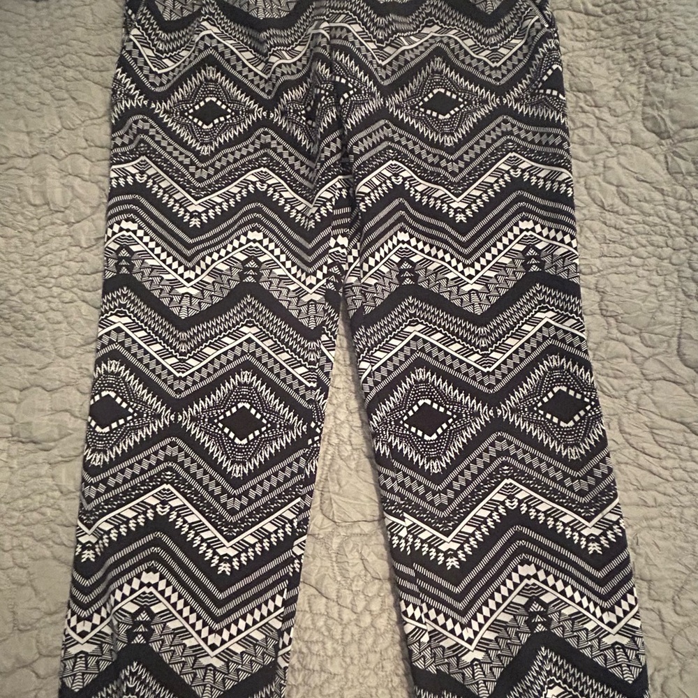 Chic Black and White Geometric Straight Leg Pants